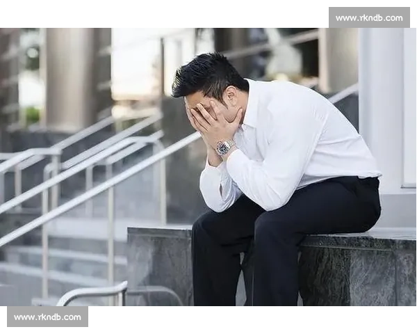 一场乌龙送礼引发的尴尬误会与人情反转故事在家庭职场社交中的连锁反应